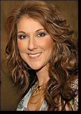 Quand Cline Dion revient-elle en 2002 o vat-elle chanter ?