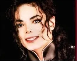 Juin : Le 25 du mois, la mort de Michael Jackson a fait grand bruit... Quelle ''drôle de dame'' est décédée le même jour ? (pas de bol : on a à peine parlé d'elle.)