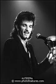 Août : Grâce à quelle reprise d'un standard des années 60 Willy DeVille a-t-il connu la notoriété ?