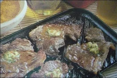 Quelle est la particularit des  biftecks   la crole ?