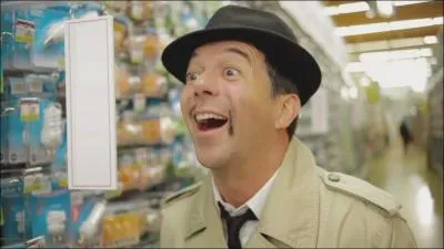 Ce spot publicitaire met en avant la qute incessante de Stphane Plaza pour obtenir les prcieuses informations des conseillers de...