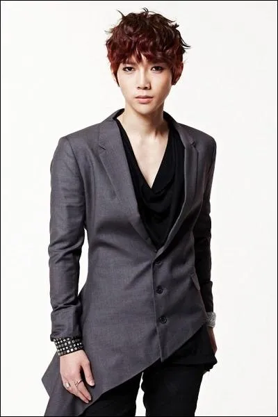 Quel chanteur est n le 2 avril 1990 ?