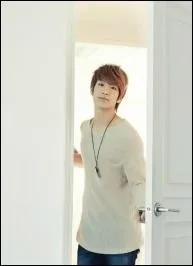 Quel chanteur est n le 15 fvrier 1993 ?