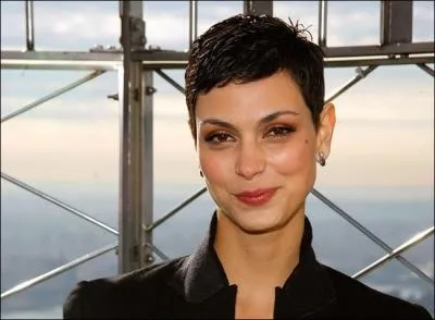 La guide suprme des visiteurs, Anna, est interprt par l'actrice Morena Baccarin. De quelle origine est cette dernire ?