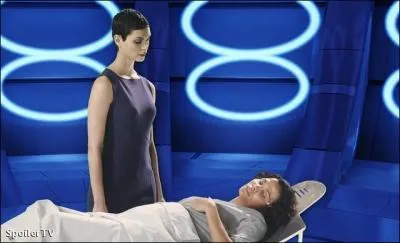 Dans la srie V, Anna contrle ses sujets grce au  bliss . De quoi s'agit-il ?