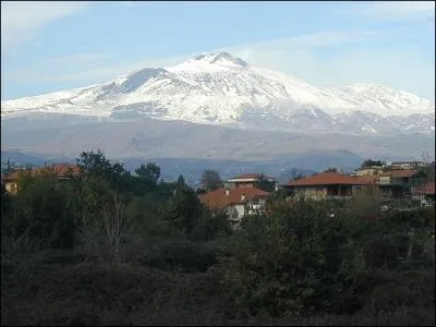 Dans quelle rgion de l'Italie se trouve l'Etna ?