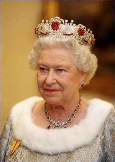 Quand la reine Elisabeth II d'Angleterre accda-t-elle au trne ?