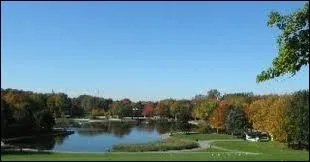 Comment appelle-t-on le lac qui est au coeur du Mont-Royal ?