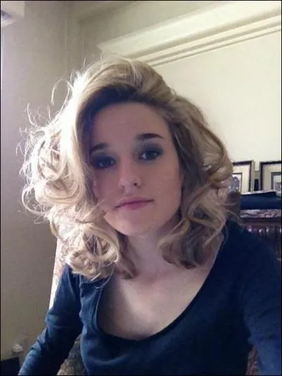 On passe aux nouveaux personnages de la saison 2. Quel est le vrai nom d'Emma ?