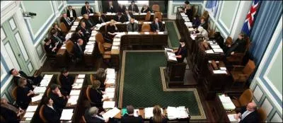 L'Islande a travers une rvolution pacifique suite  la crise conomique de 2008. Sous quel nom est-elle connue ?