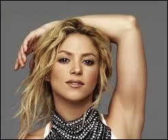 Avec qui Shakira est-elle en couple depuis 2011 ?