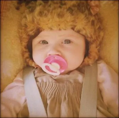 Qui est presque tout le temps avec Baby Lux ?