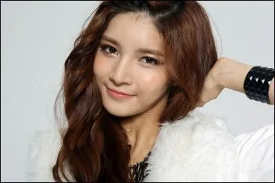 Quelle chanteuse secondaire est ne le 7 dcembre 1993 ?