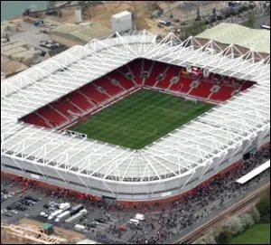 Theo Walcott fut form par le club qui volue dans ce stade. (club  reconnatre grce au stade)