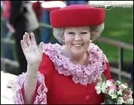 Cette rouverture a t officialise lors d'une grande crmonie prside par la reine encore sur le trne  cette date. Quel est le prnom de cette reine ?