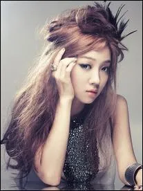 Quelle chanteuse est ne le 14 mai 1990 ?