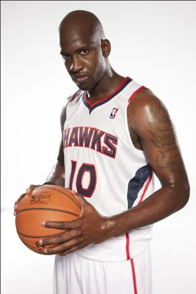 Qui est ce joueur des Hawks ?