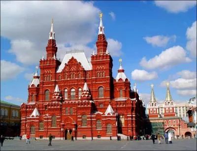 Quel est le pays avec lequel la Russie a t-elle la frontire terrestre la plus importante ?