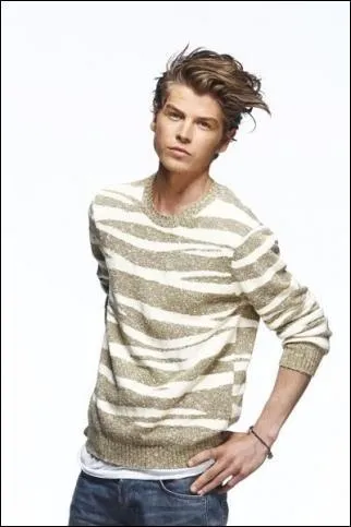 C'est le premier candidat qui est entr dans la maison ! Nous parlons bien sr de...