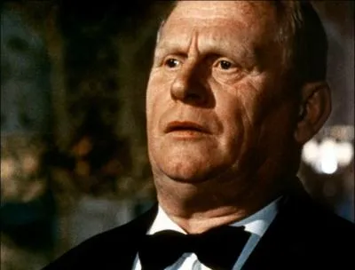 Agatha Christie, hôte mystérieux et invisible, Charles Aznavour, vengeance.