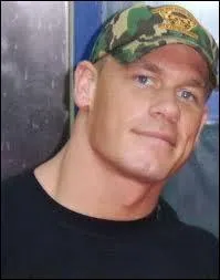 Dans le 24/7 mode, Cena sort avec quelle catcheuse ?