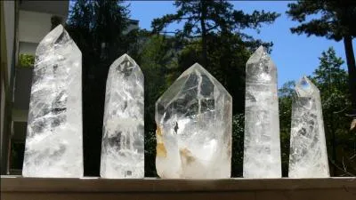 Pieds nus ensanglants dans une tour de verre !