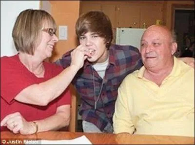 Comment s'appellent les grands-parents  Justin ?