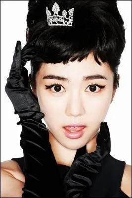 Qui est bassiste et rappeuse ?