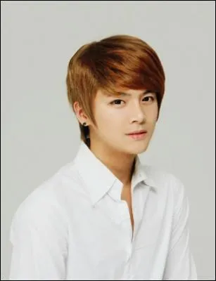 Quel chanteur est n le 4 octobre 1992 ?