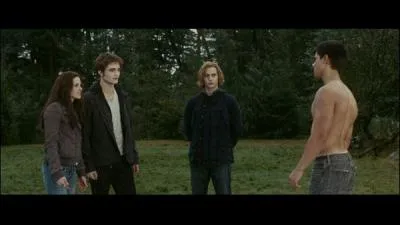 Avant la bataille des nouveaux-ns vampires et des Cullen avec les loups-arous qui les entraine ?