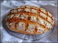 Ce pain est en coupe . .