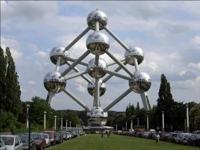 Dans quelle ville peut-on visiter l'Atomium ?