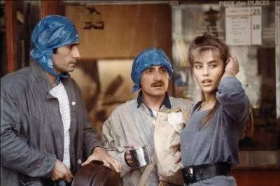 J'ai du mal  parler parce que j'ai les dents qui poussent... Si jamais ils reviennent, j'ai des comprims contre les renards dans mon sac. T'auras qu' les prendre.