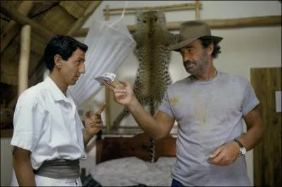 Tu vas tre confront  pas mal de choses que tu connais pas et tu vas faire semblant de les connatre. Et le meilleur moyen de faire croire que tu connais tout, c'est de jamais avoir l'air tonn頻.