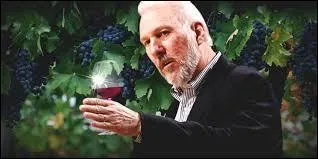 Qui est l'entraineur de l'quipe de San Antonio ?