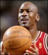 En quelle anne Michael Jordan a-t-il dpass pour la premire fois le score des 100 points ?