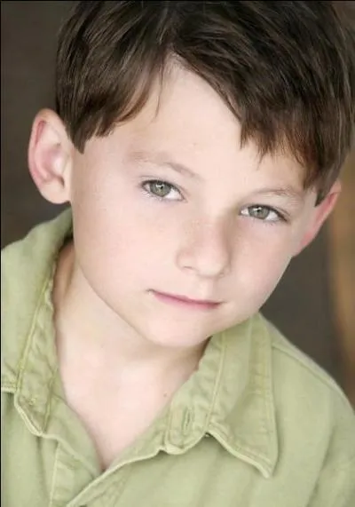 Juste g de 13 ans, je connais un vritable succs actuellement grce  mon rle de Bobby Draper dans  Mad Men  ou encore d'Henry Mills dans  Once Upon a Time . Je suis l'adorable...