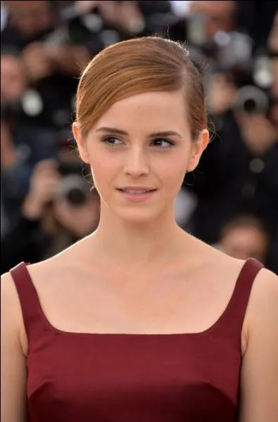 Ne  Paris, je suis pourtant une actrice britannique qui a jou dans  Harry Potter . Aujourd'hui,  l'ge de 23 ans je connat encore plus de succs avec le film  The Bling Ring . Je suis...