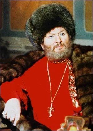 Février : Vous souvenez-vous d'Ivan Rebroff ? Il possédait une voix en or : quatre octaves et demi (un record)... Il arrivait avec son manteau de fourrure et sa chapka mais il était de nationalité...