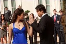 Lors de l'lection de Miss Mystic Falls, lorsque Damon et Elena dansent ensemble, quel est le titre de la chanson que l'on peut entendre ?