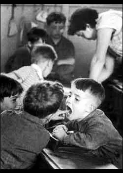 Il vaut mieux tourner sa langue ... fois dans sa bouche avant de parler.