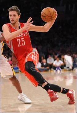 Qui est ce joueur des Rockets ?