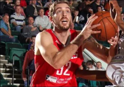 Qui est ce joueur des Rockets ?