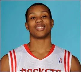 Qui est ce joueur des Rockets ?