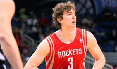 Qui est ce joueur des Rockets ?