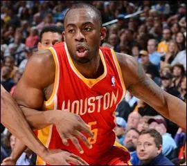 Qui est ce joueur des Rockets ?