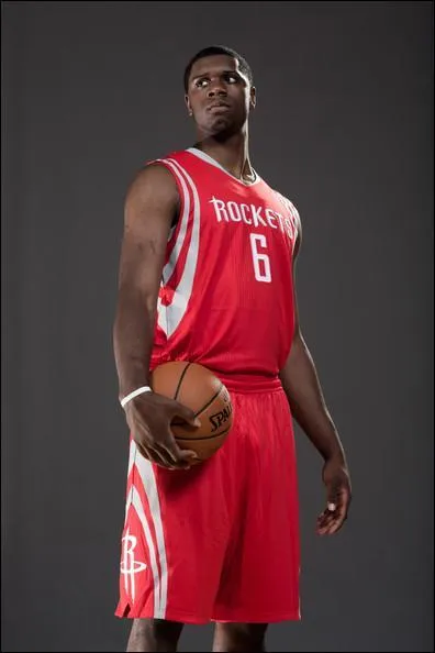 Qui est ce joueur des Rockets ?