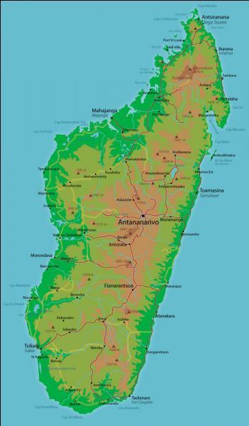 Quel canal spare Madagascar du continent africain ?