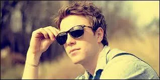 Quel est le nom de l'acteur qui joue Kol ?