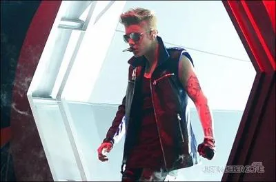 Lors des Billboard, Justin a chant quelle chanson ?